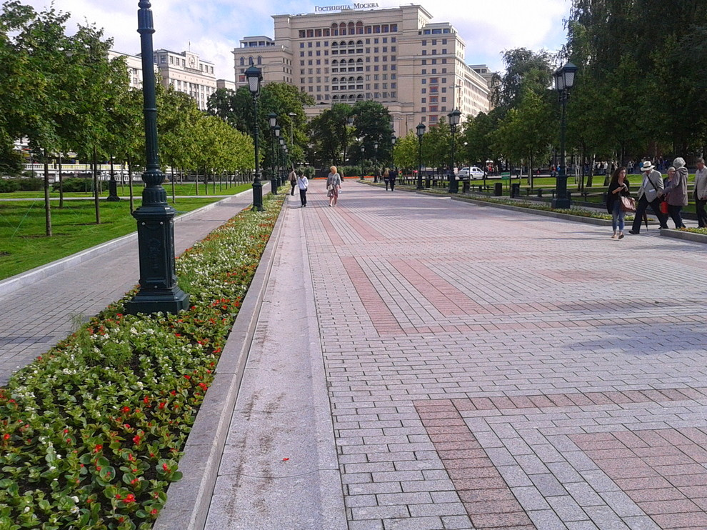 Мощение гранитом в Александровском Саду у Кремля