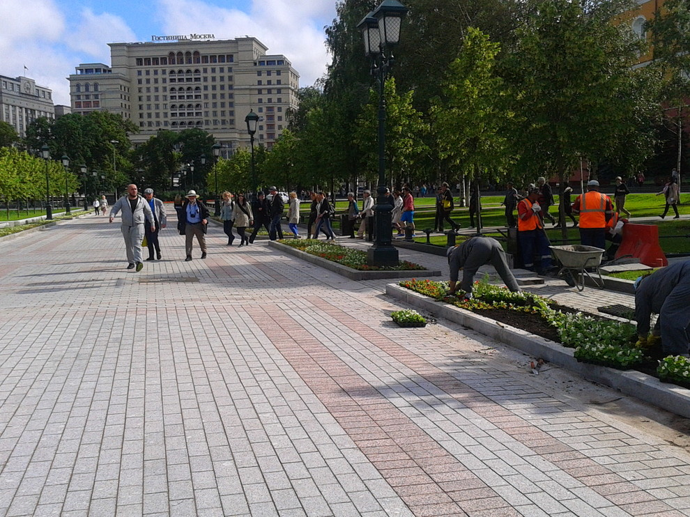 Мощение гранитом в Александровском Саду у Кремля