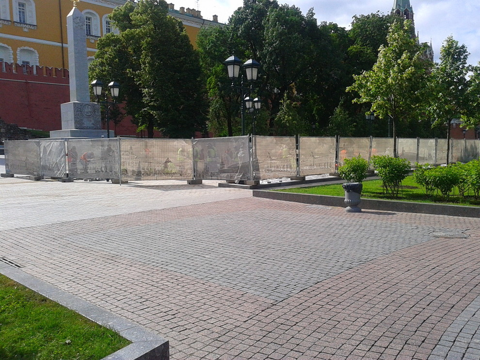 Мощение гранитом в Александровском Саду у Кремля