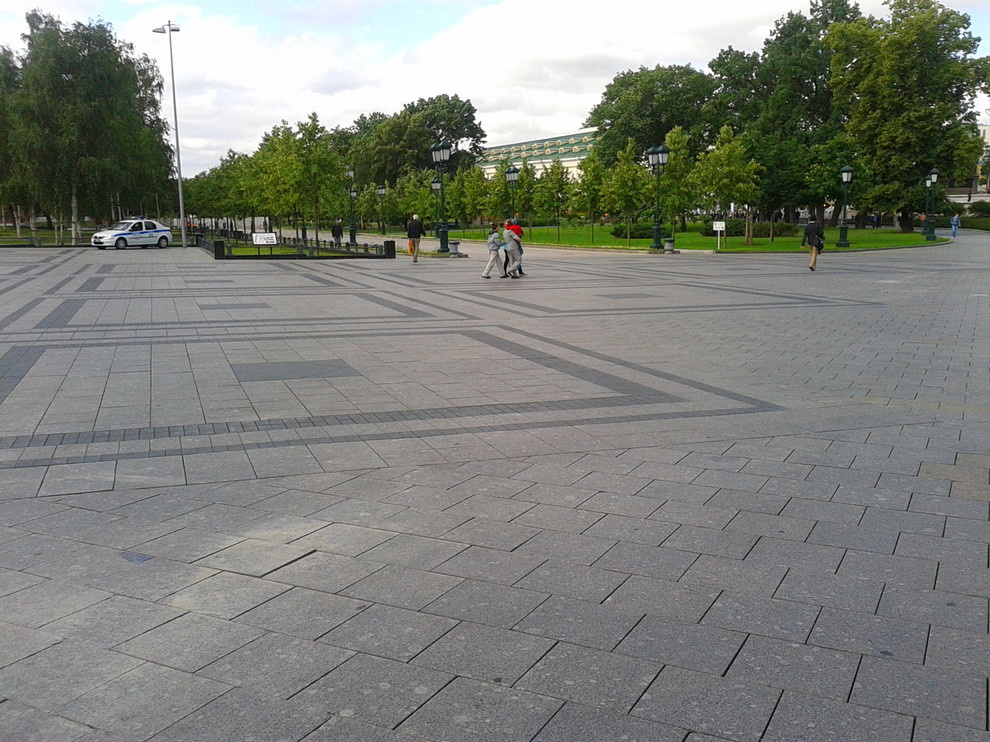 Мощение гранитом в Александровском Саду у Кремля