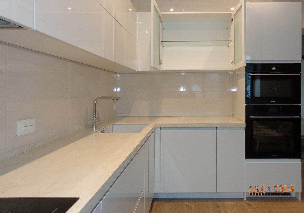 Современная кухня для молодой семьи