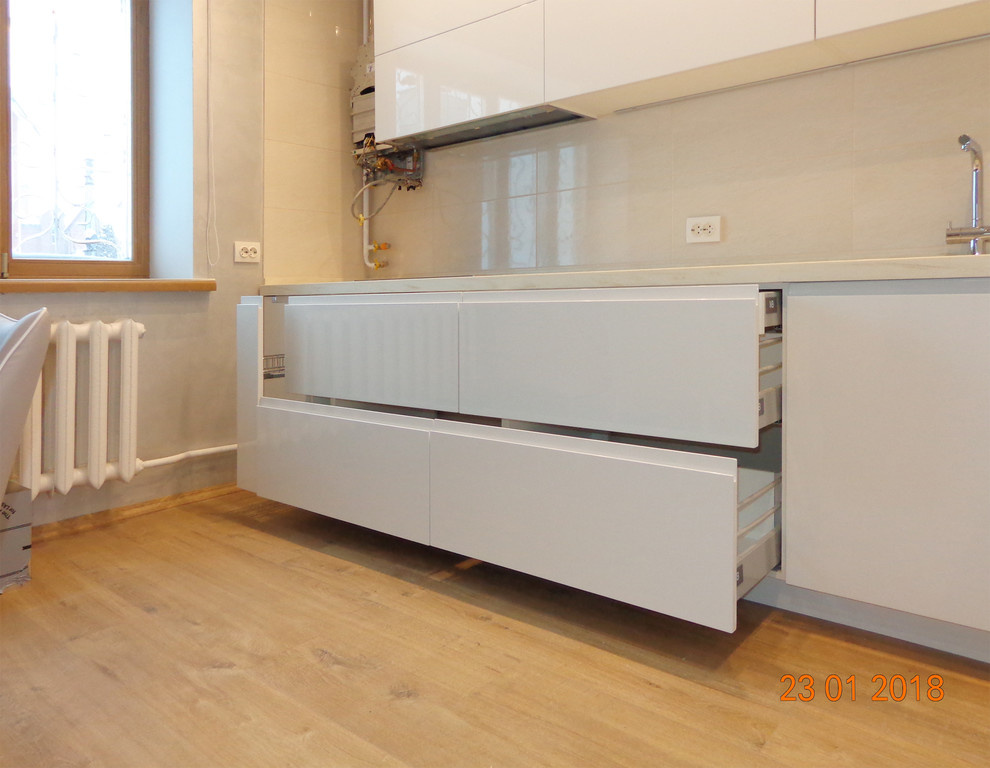 Кухня современная, угловая, белая