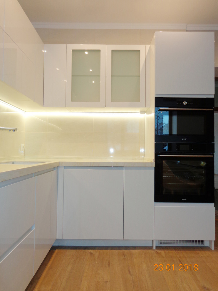 Обложка проекта: Кухня современная, угловая, белая