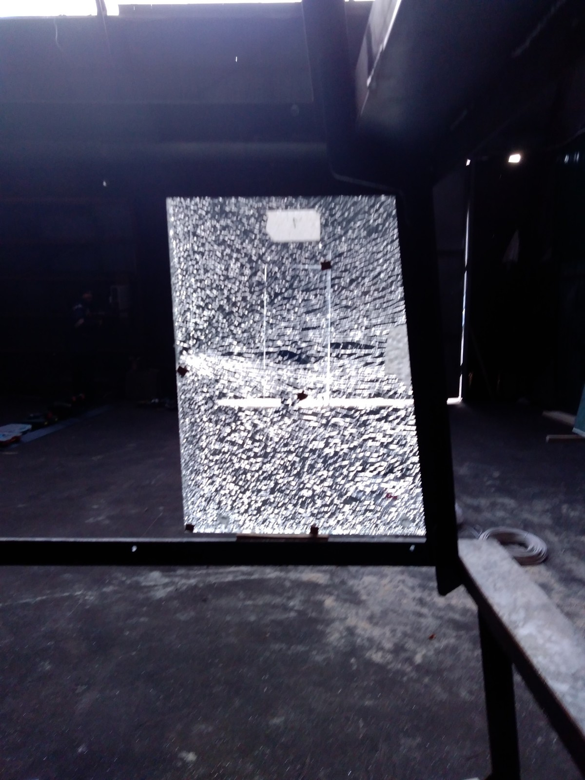 Пирамида из металла и стекла