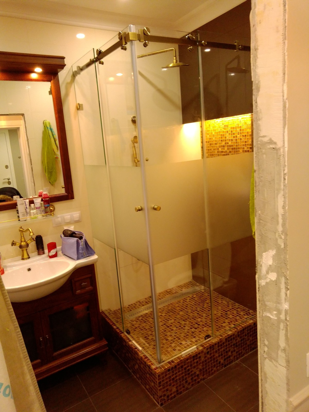 Раздвижная душевая бронза