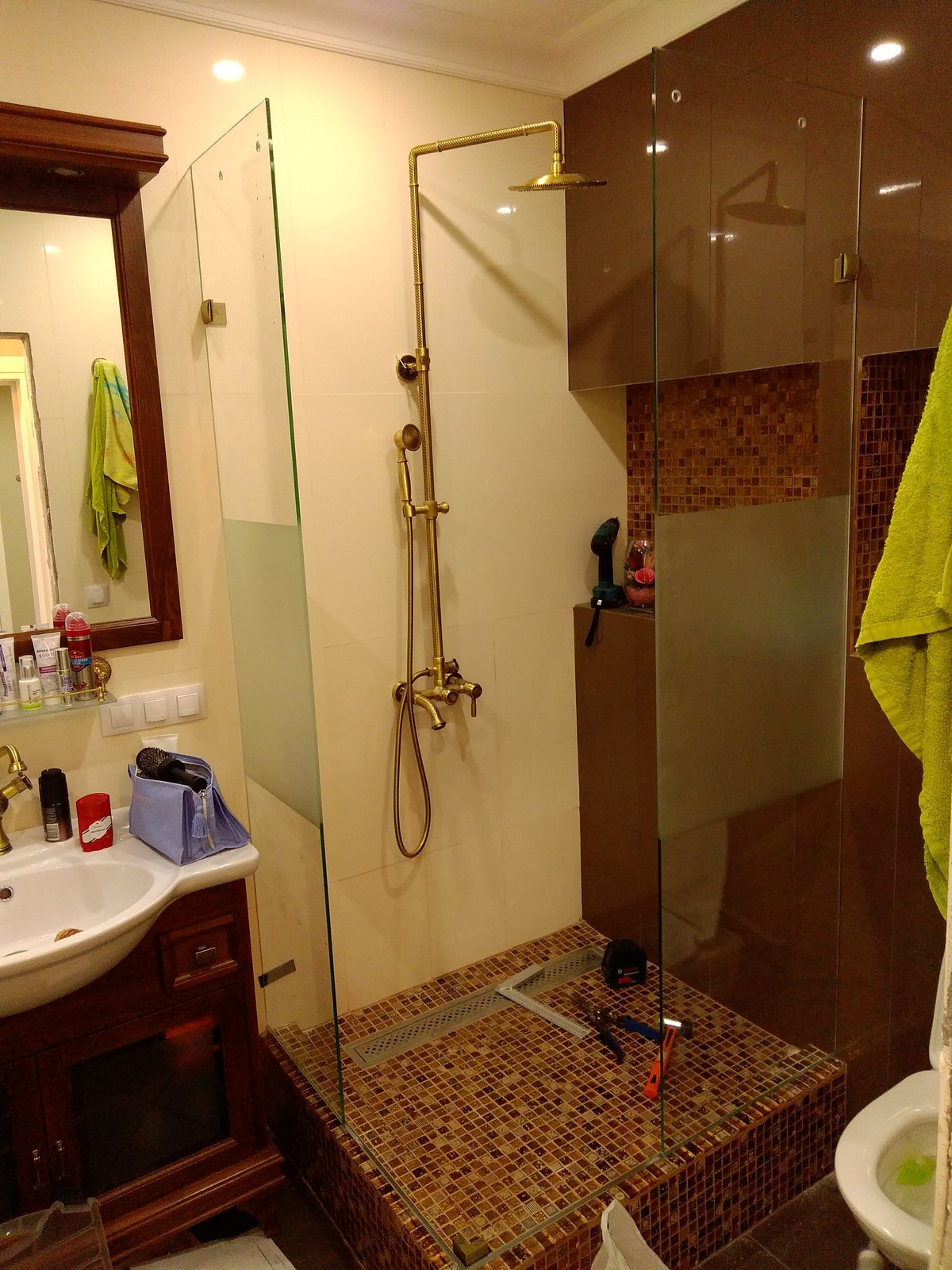 Обложка проекта: Раздвижная душевая бронза