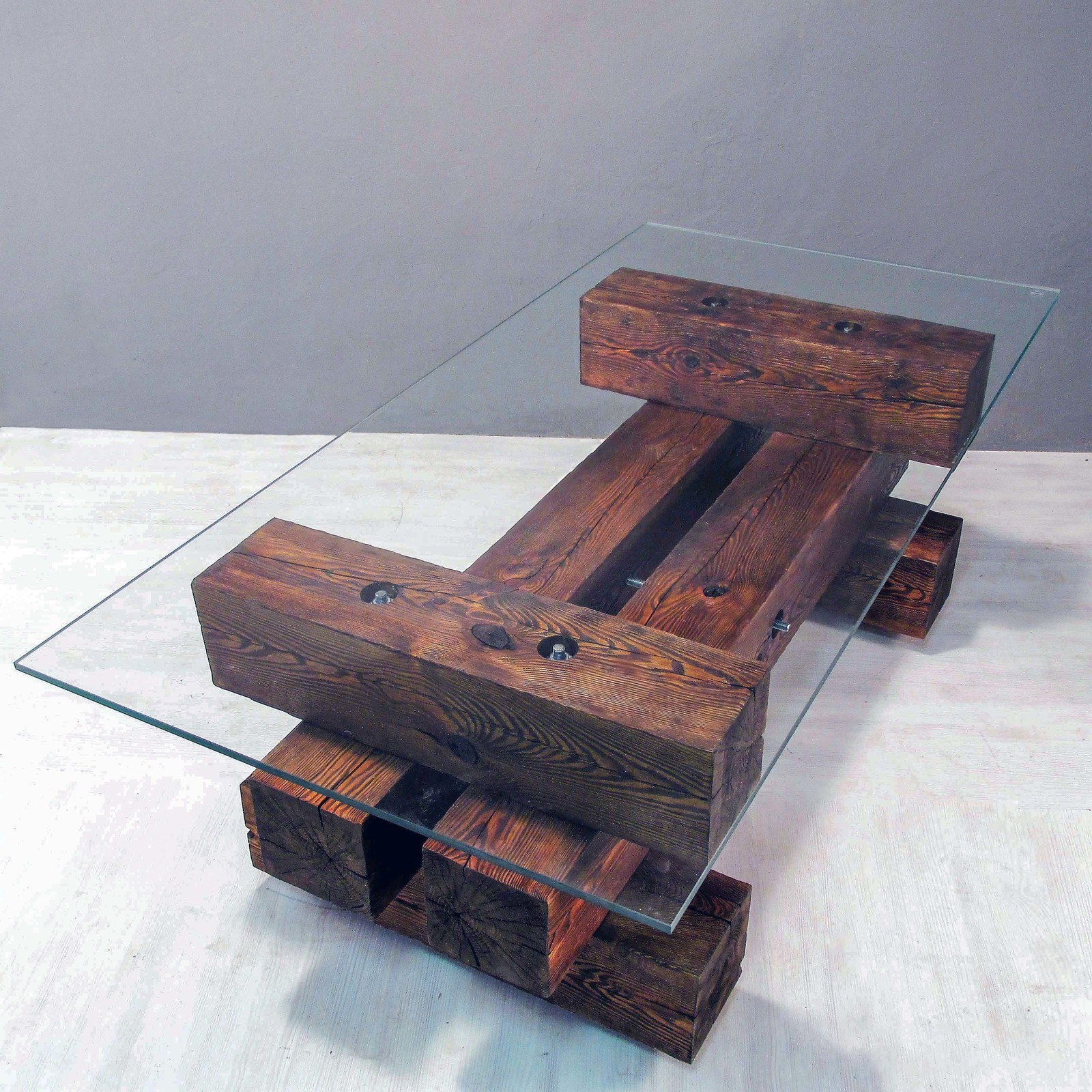 Журнальный стол: сосна + стекло