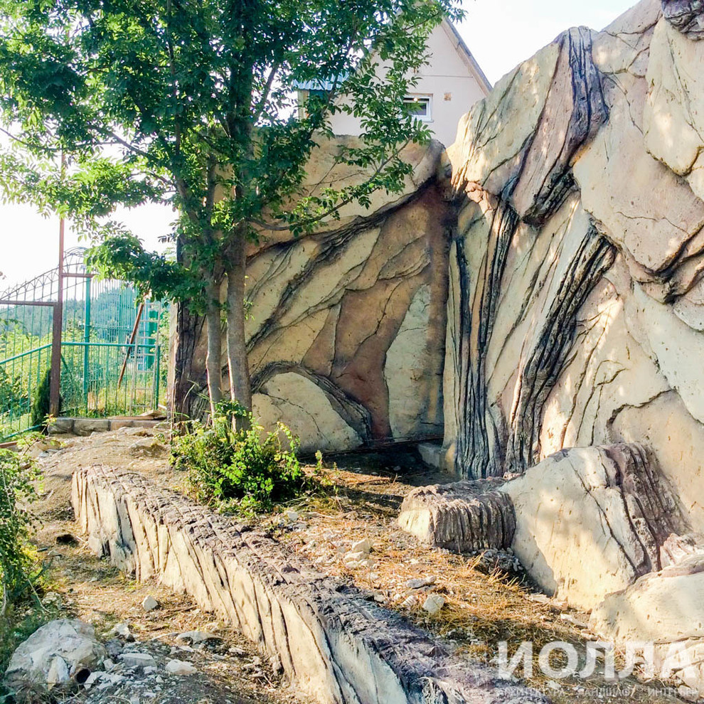 Искусственные скалы, камни, водопад