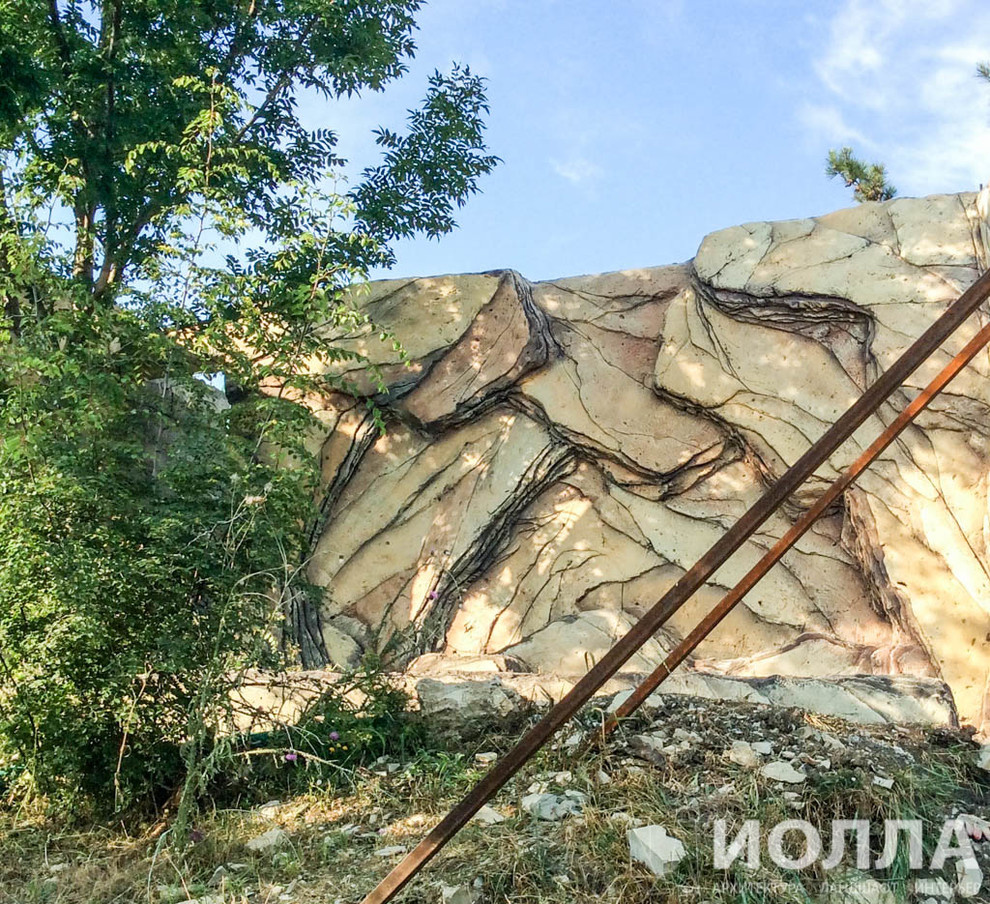 Искусственные скалы, камни, водопад
