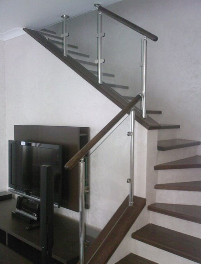 Лестница на бетонном основании