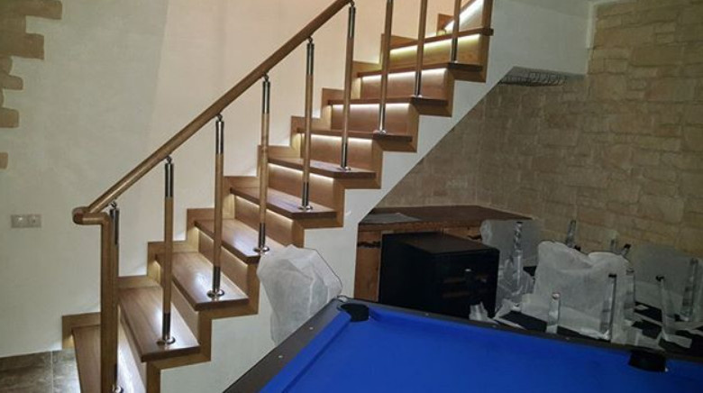 Лестница с комбинированными балясинами