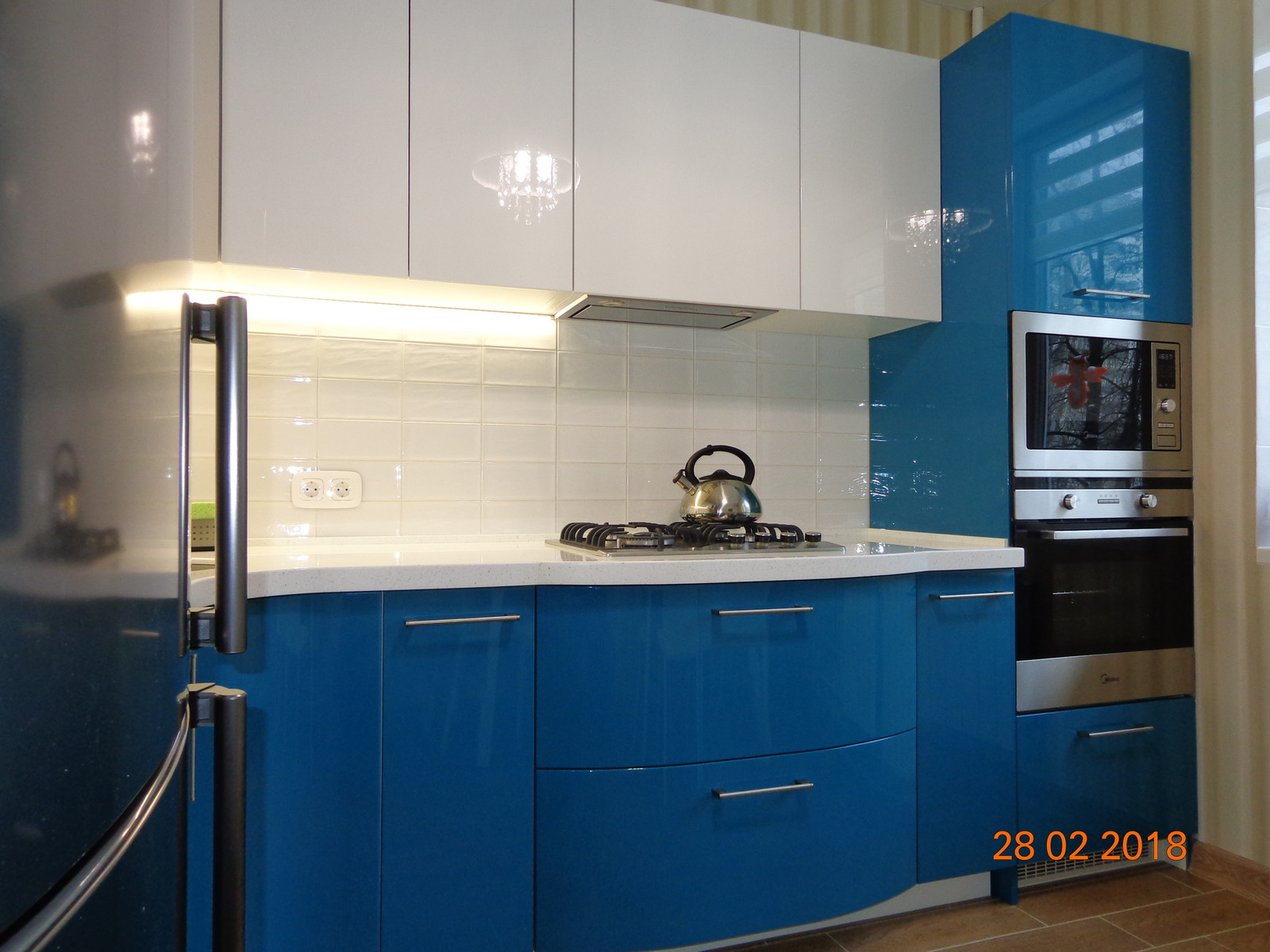 Современная кухня 8 кв. м.