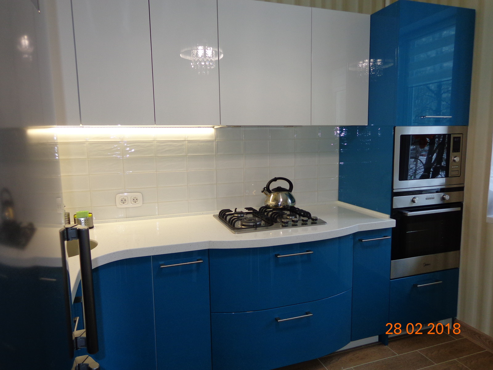 Современная кухня 8 кв. м.