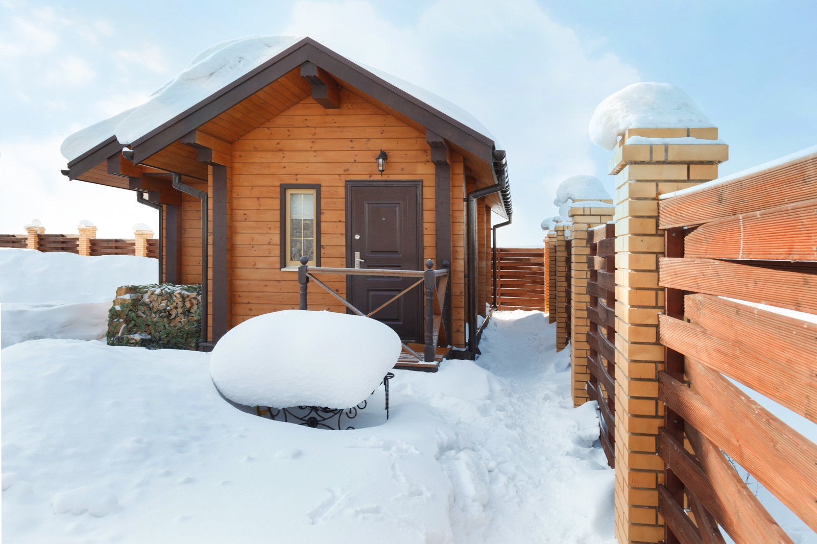 Дома и беседки из клееного бруса