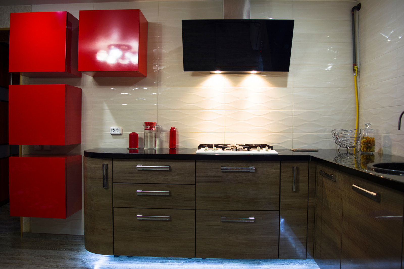 Кухня "Красные кубики"