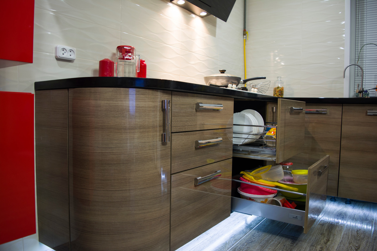 Обложка проекта: Кухня "Красные кубики"