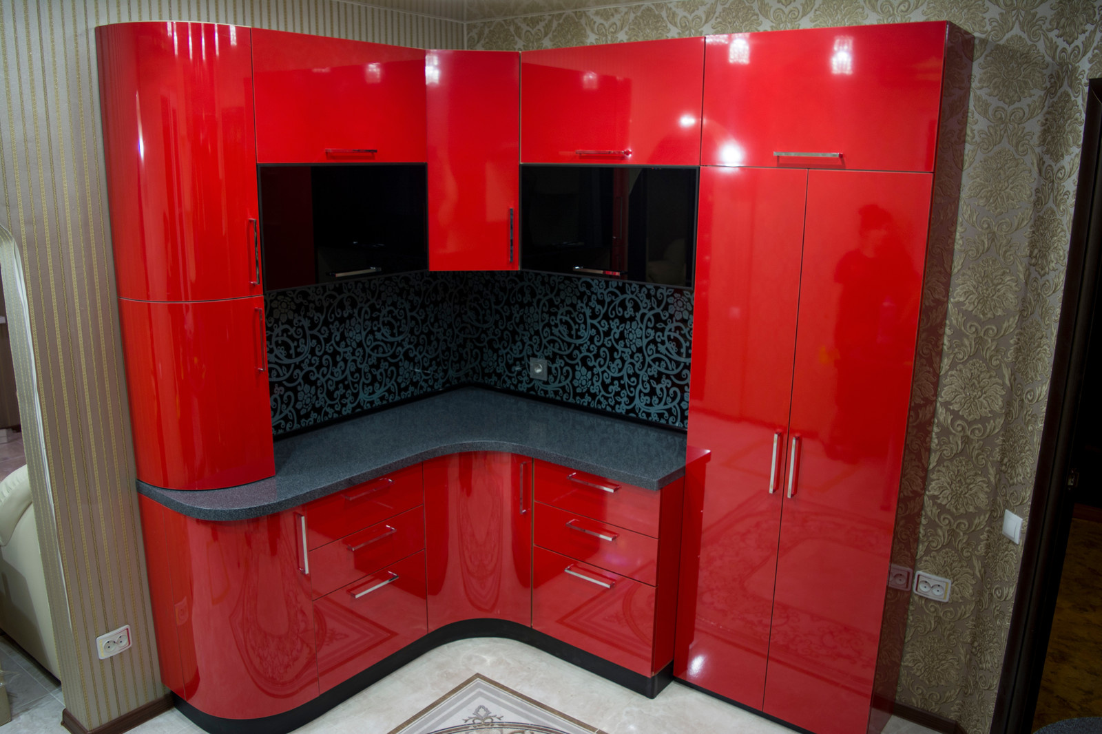 Кухня "Изогнутые линии"