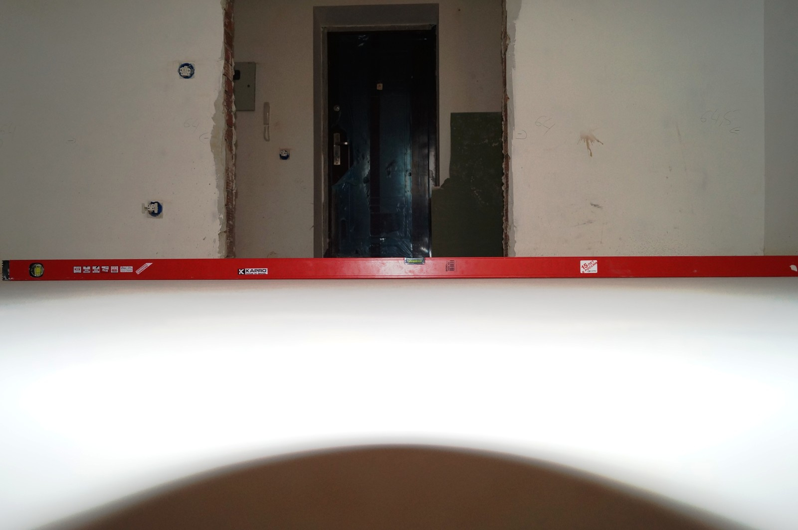 Контроль стяжки пола