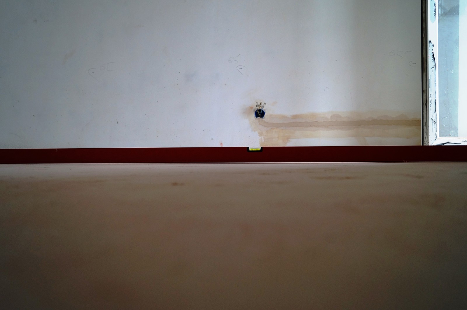 Контроль стяжки пола