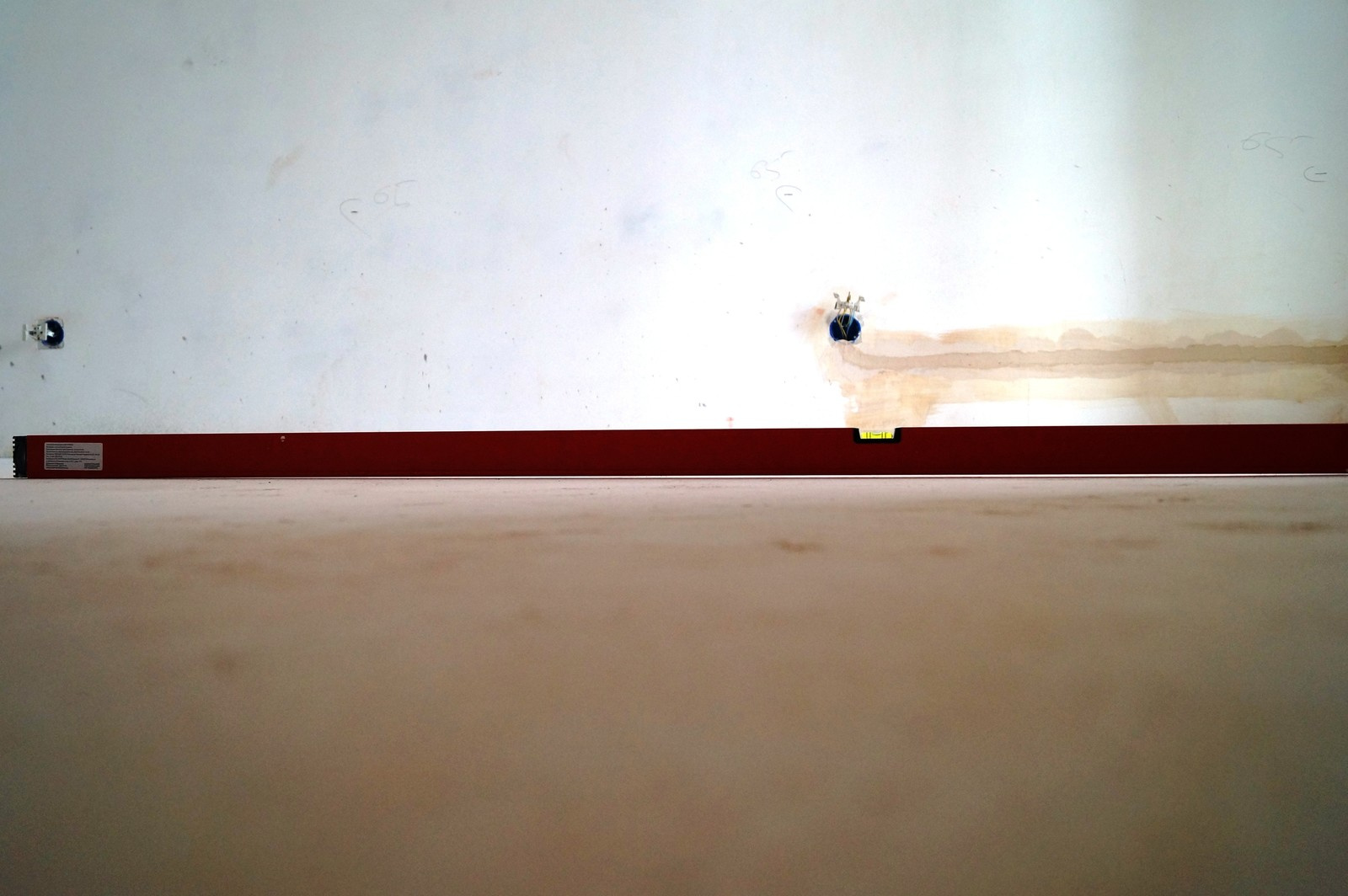 Контроль стяжки пола