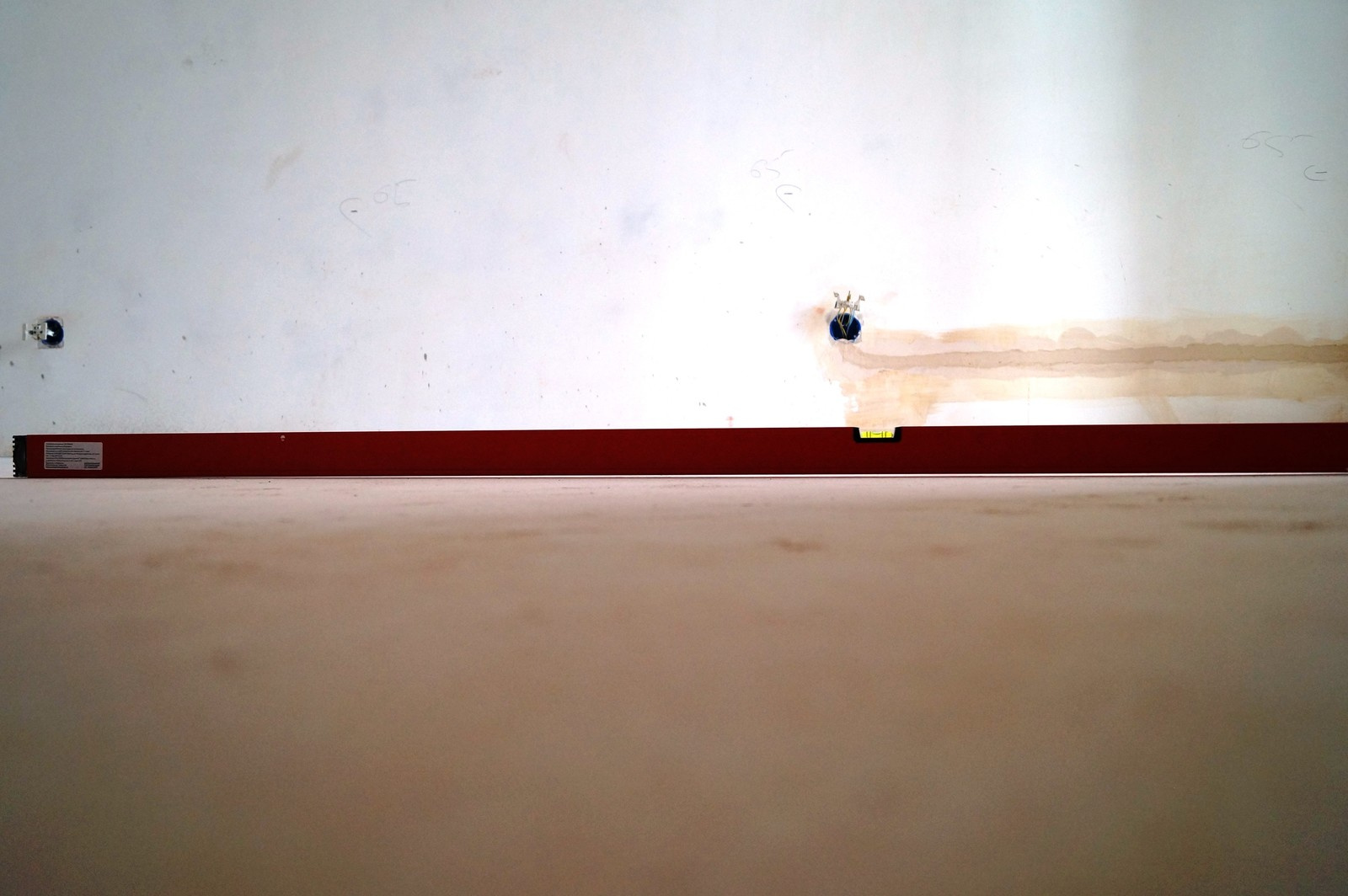 Контроль стяжки пола