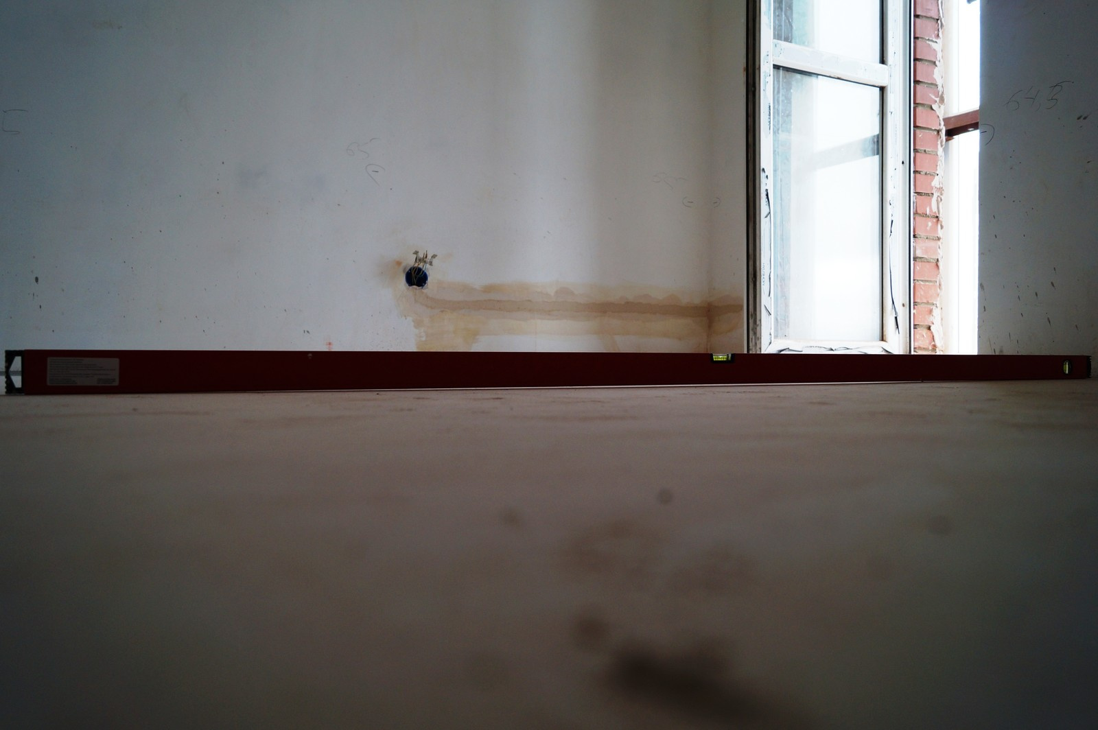 Контроль стяжки пола