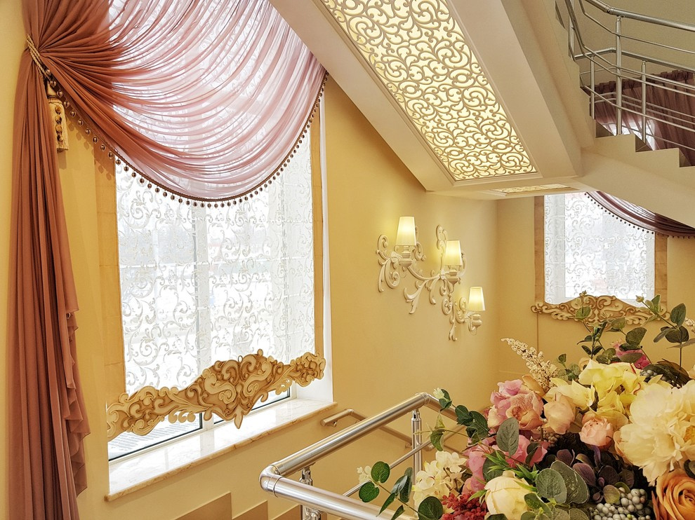 Украшение лестничного марша.