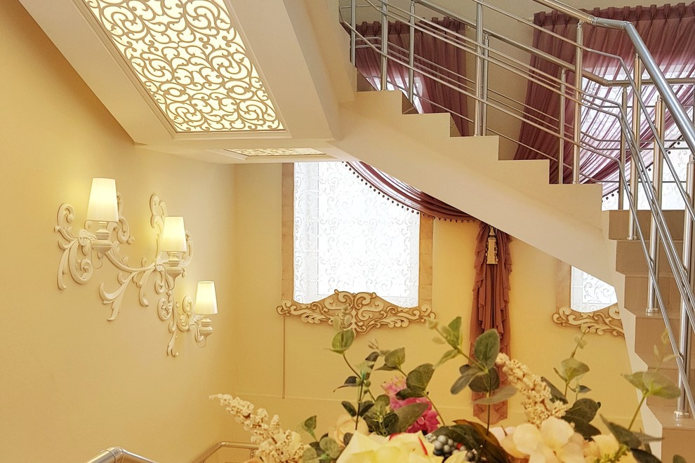 Обложка проекта: Украшение лестничного марша.