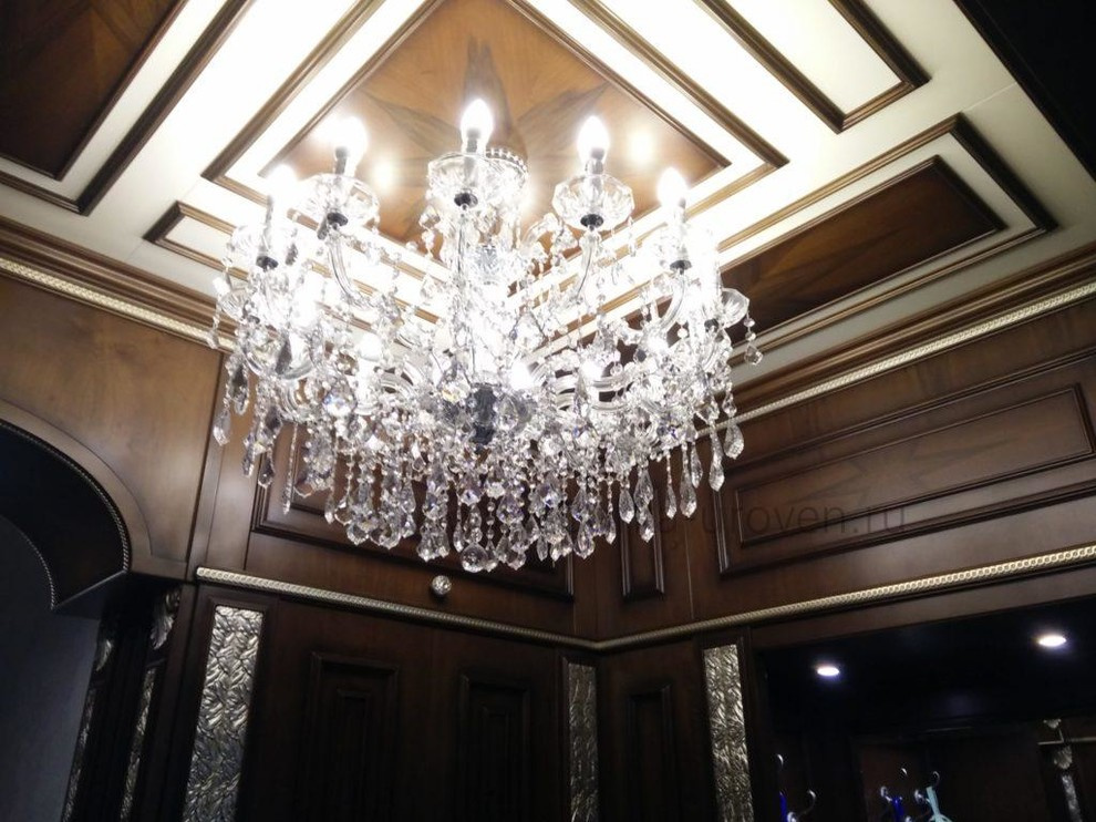 Монтаж декоративного потолка и люстры в прихожей