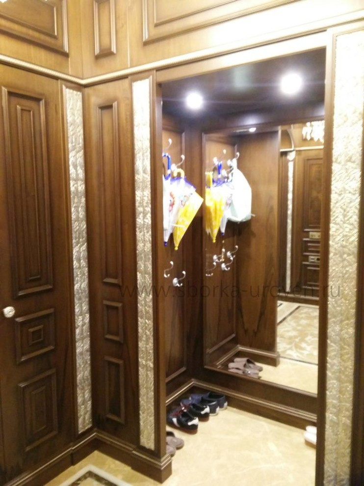 Монтаж ниши под одежду в прихожей