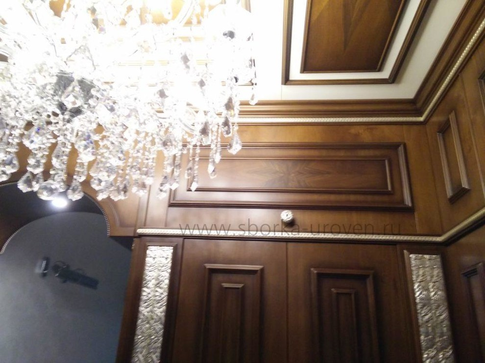 Монтаж декоративного потолка, люстры и встроенного шкафа в прихожей