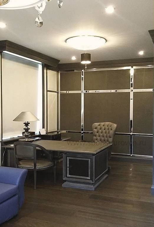 Монтаж стеновых панелей с карнизами и отдельностоящей мебели в кабинете