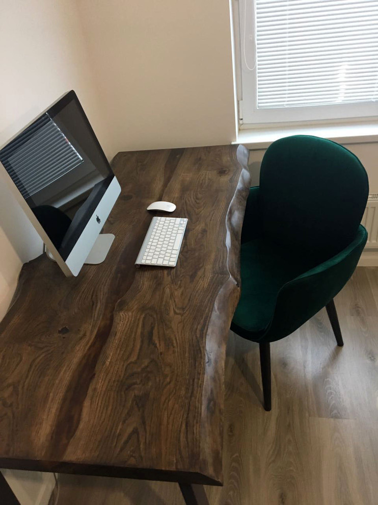 Рабочий стол из слэба дуба