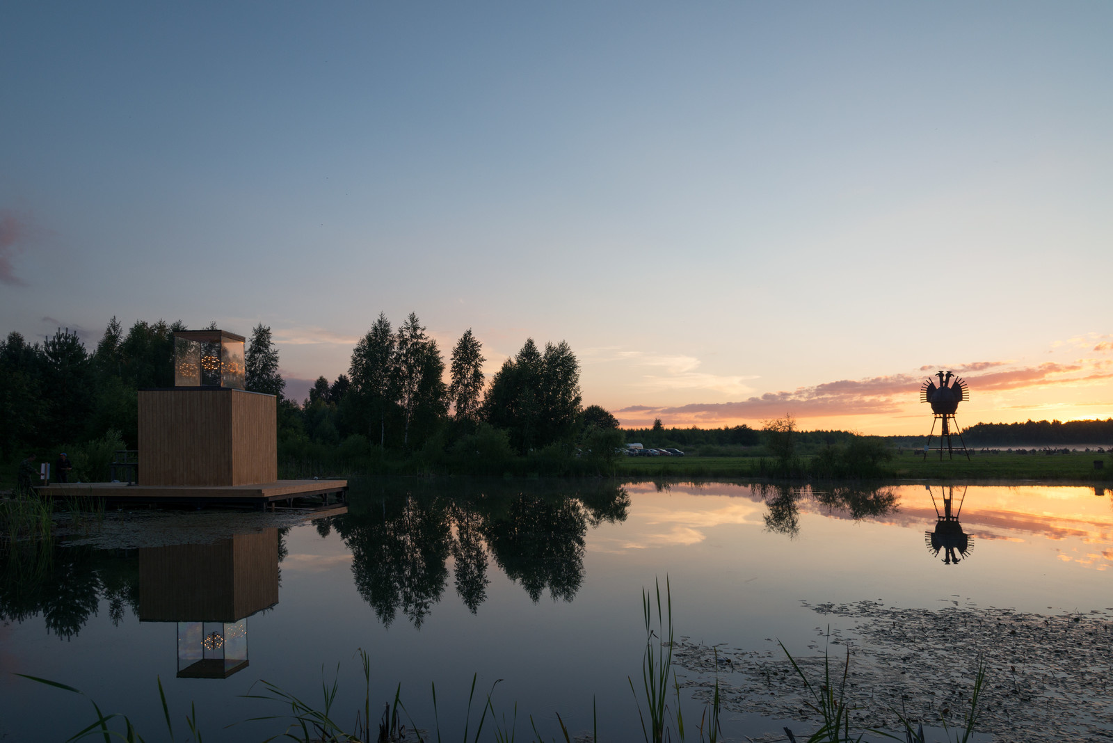 Дом с люстрой