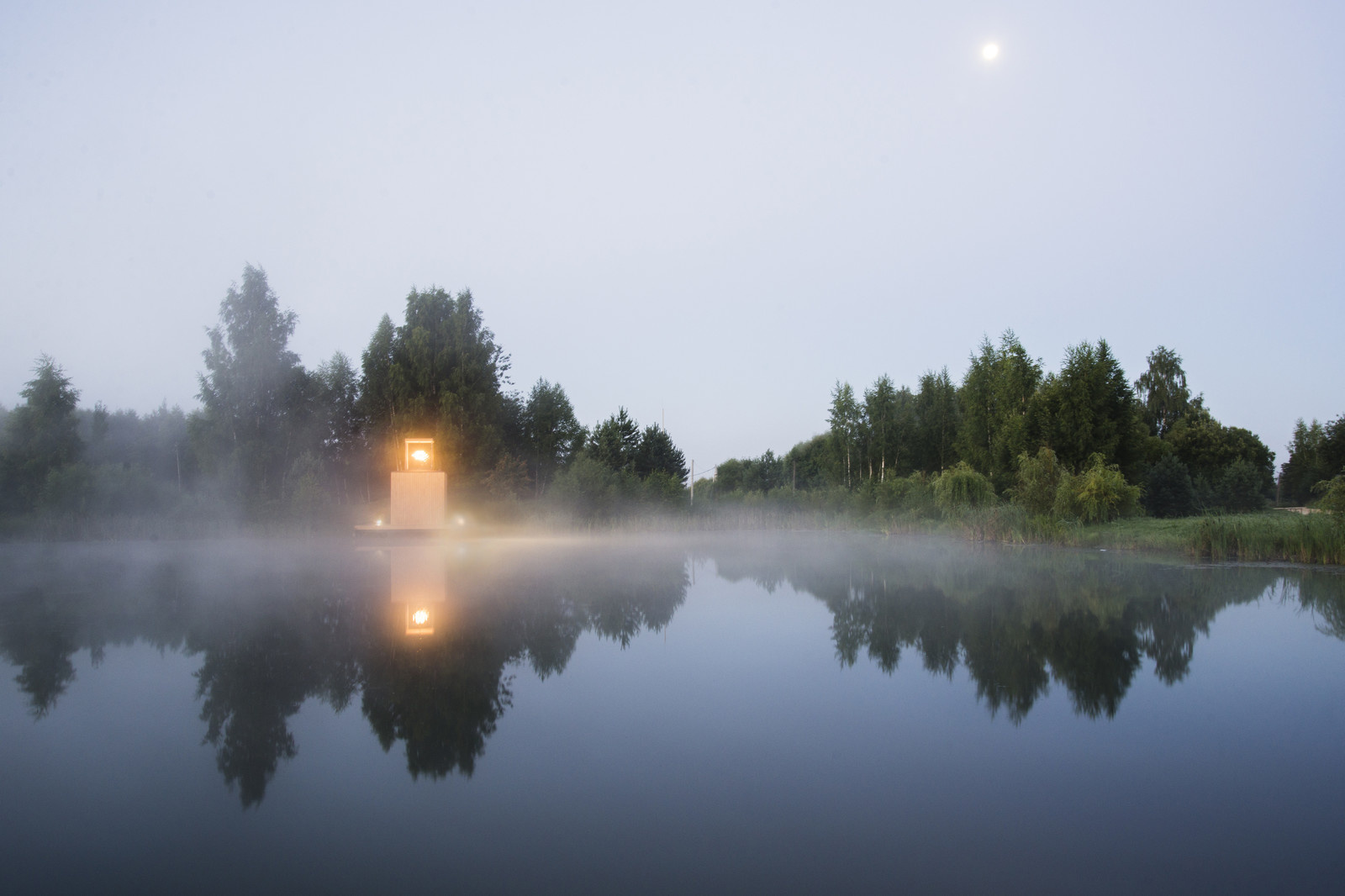 Дом с люстрой