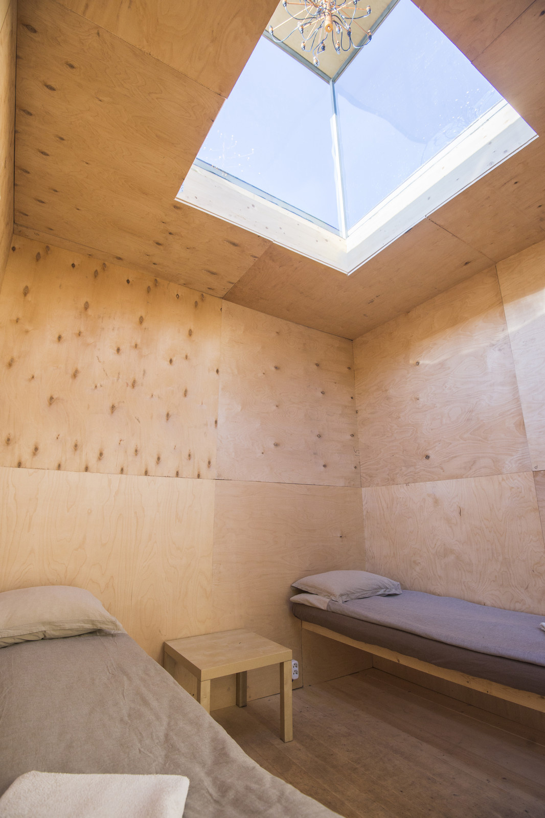 Дом с люстрой