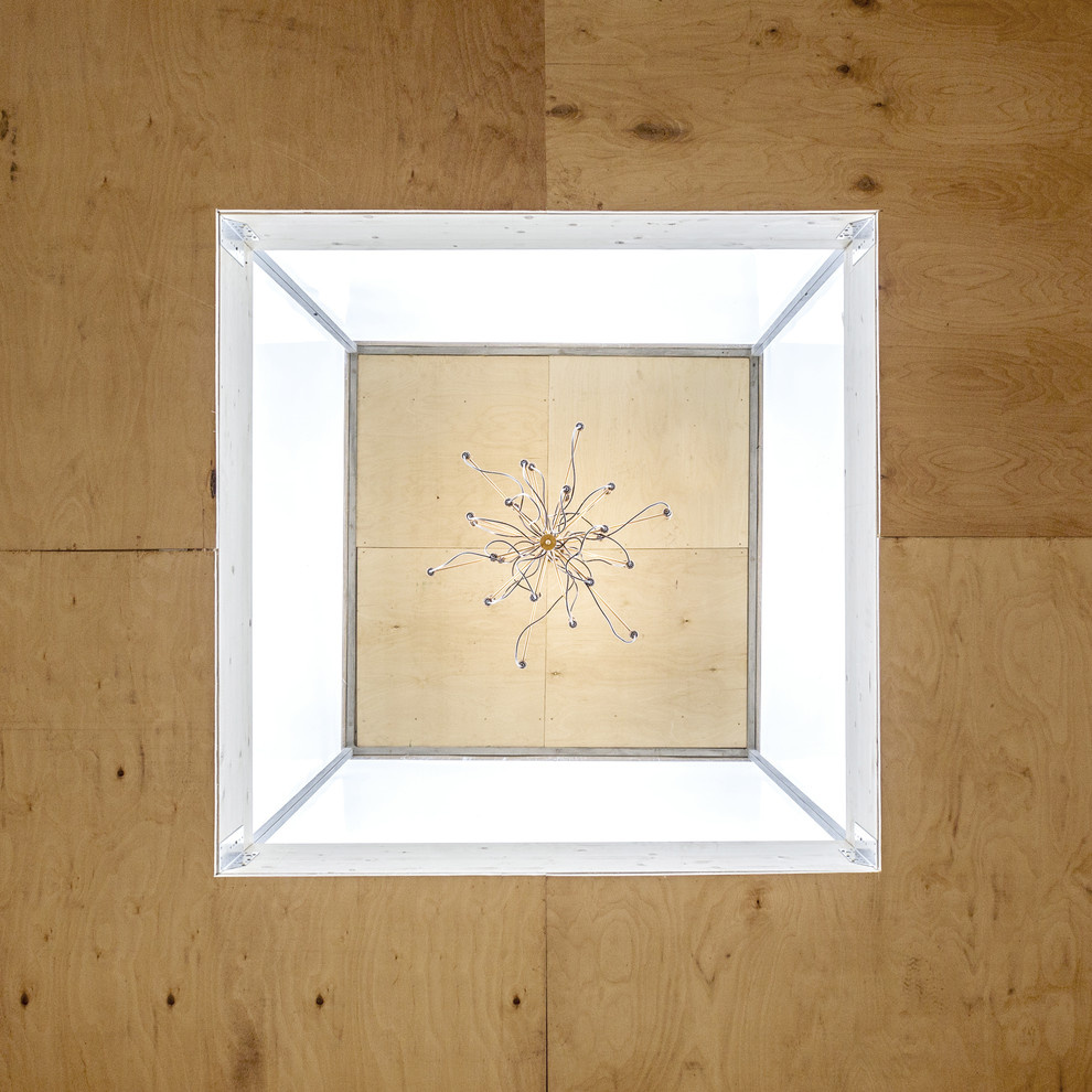 Дом с люстрой