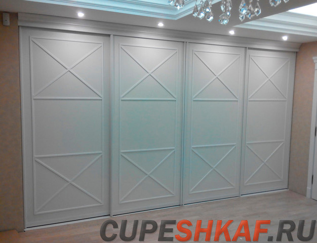Шкаф в современной классике