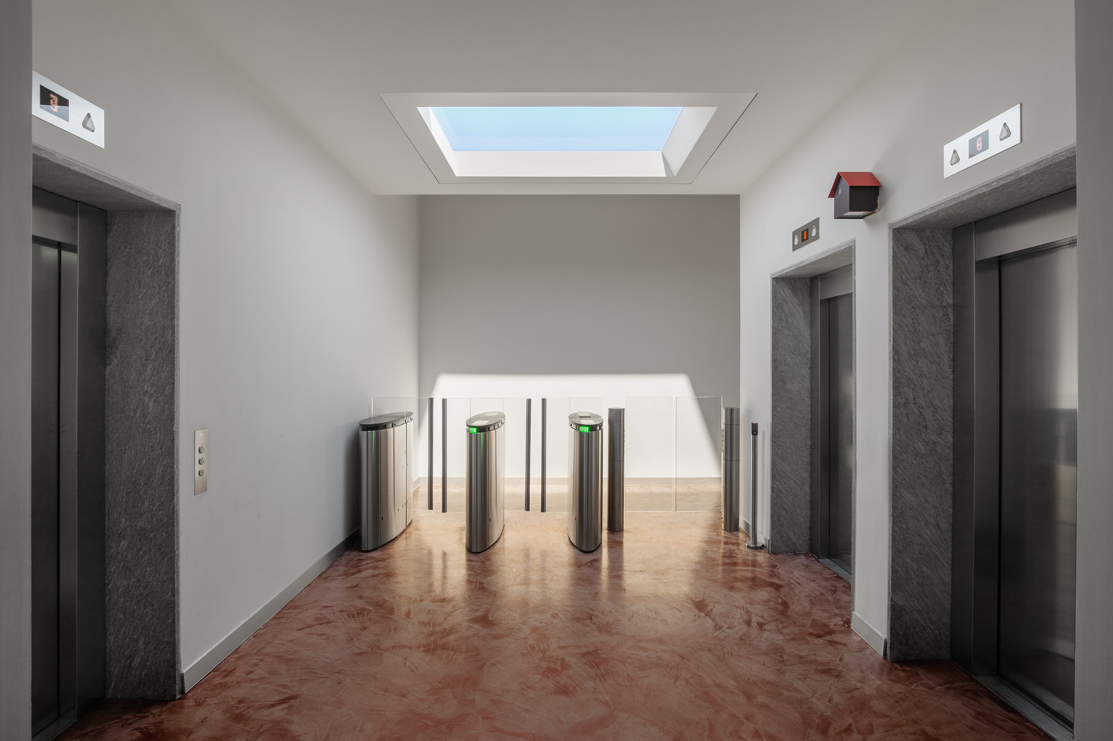 Обложка проекта: Coelux в офисном пространстве