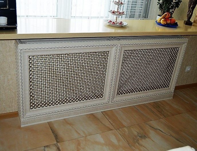 Экран короб из багета и дерева с подиумом