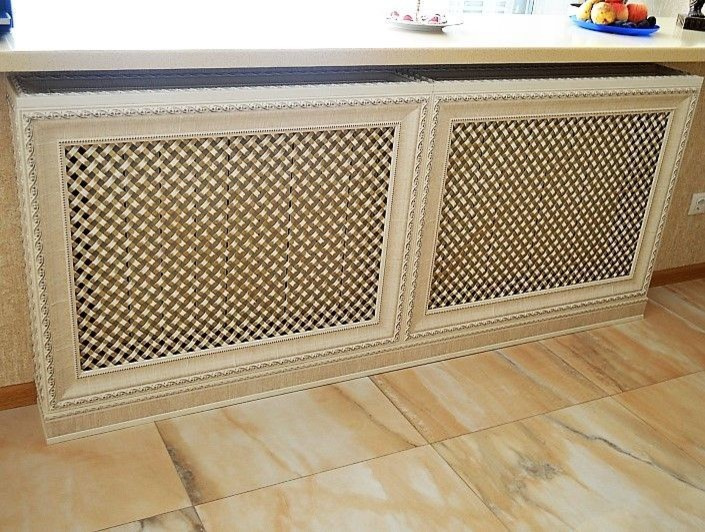 Экран короб из багета и дерева с подиумом