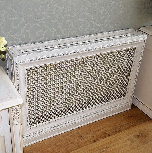 Экран короб из багета и дерева с подиумом