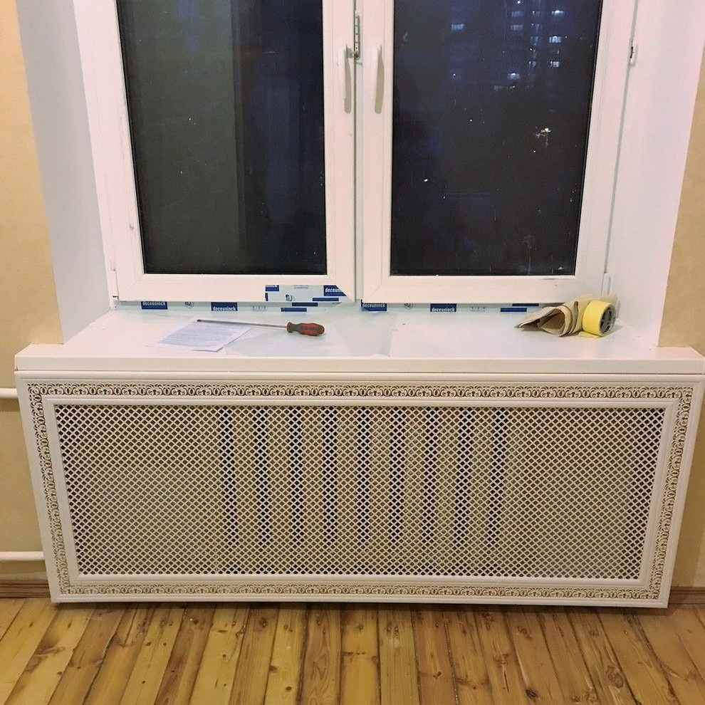 Экран-короб на батарею из багета, золото