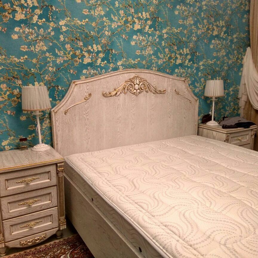 Спальня из массива дуба, с резьбой