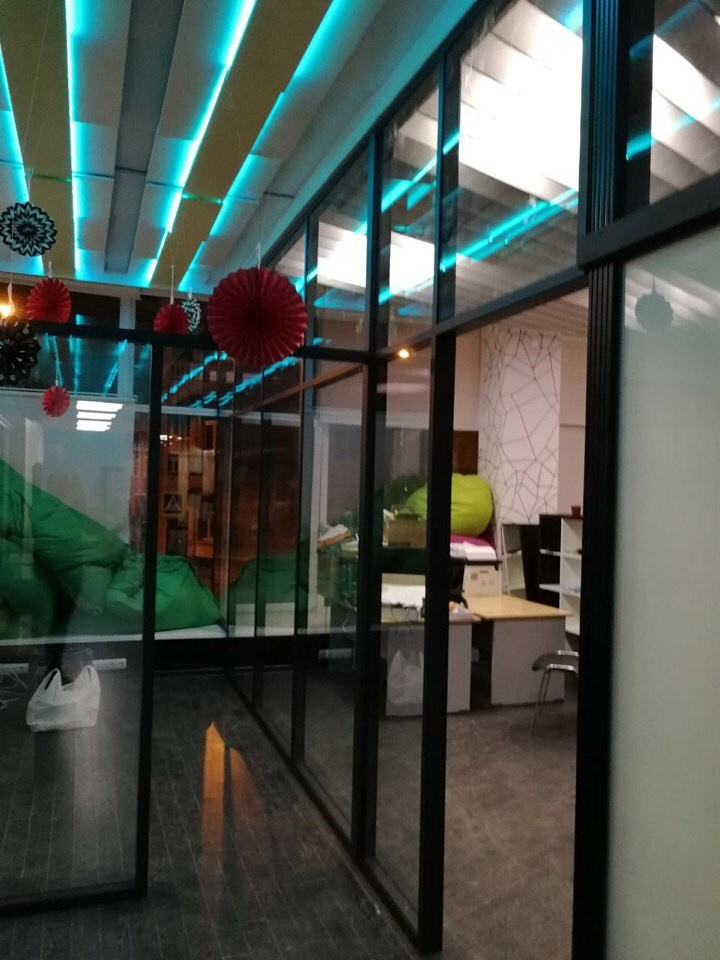 Стеклянные перегородки для офиса на Чкаловской