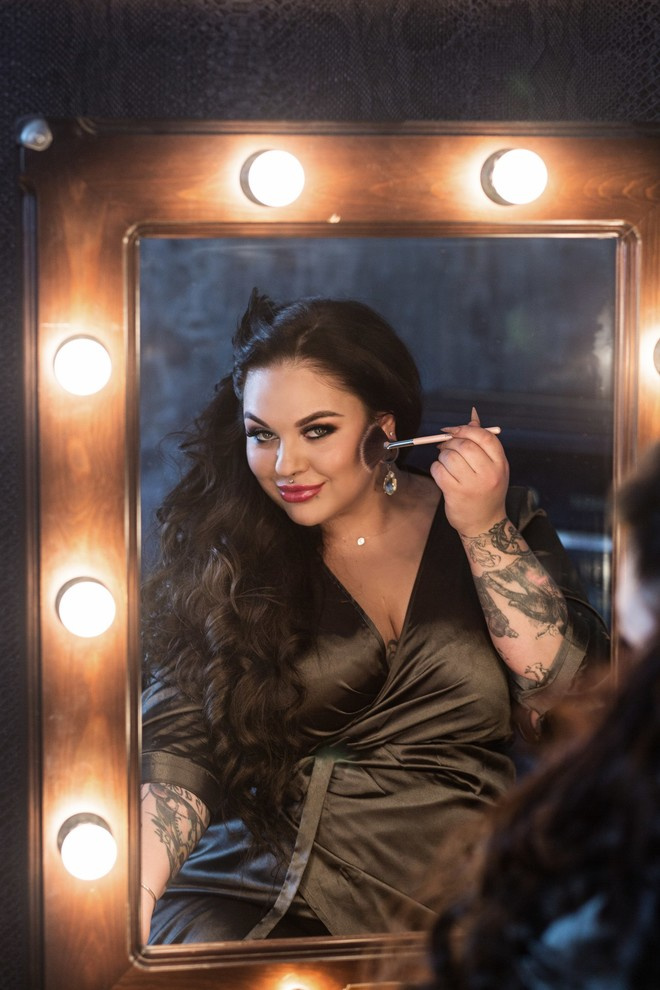 Последний фотопроект "Moulin Rouge" для моделей Plus Size