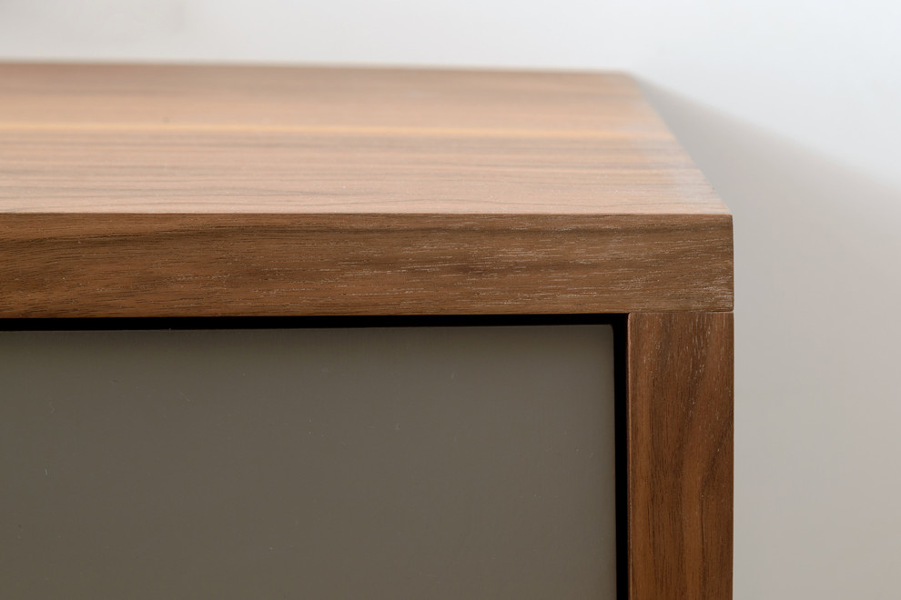 Прикроватная тумбочка