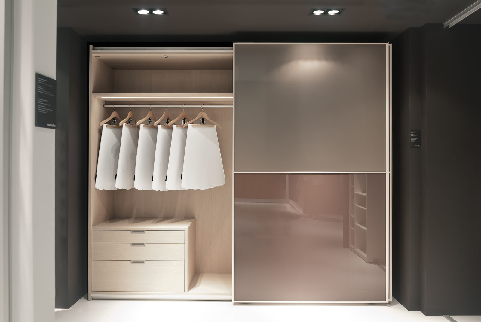 Компланарный шкаф raumplus