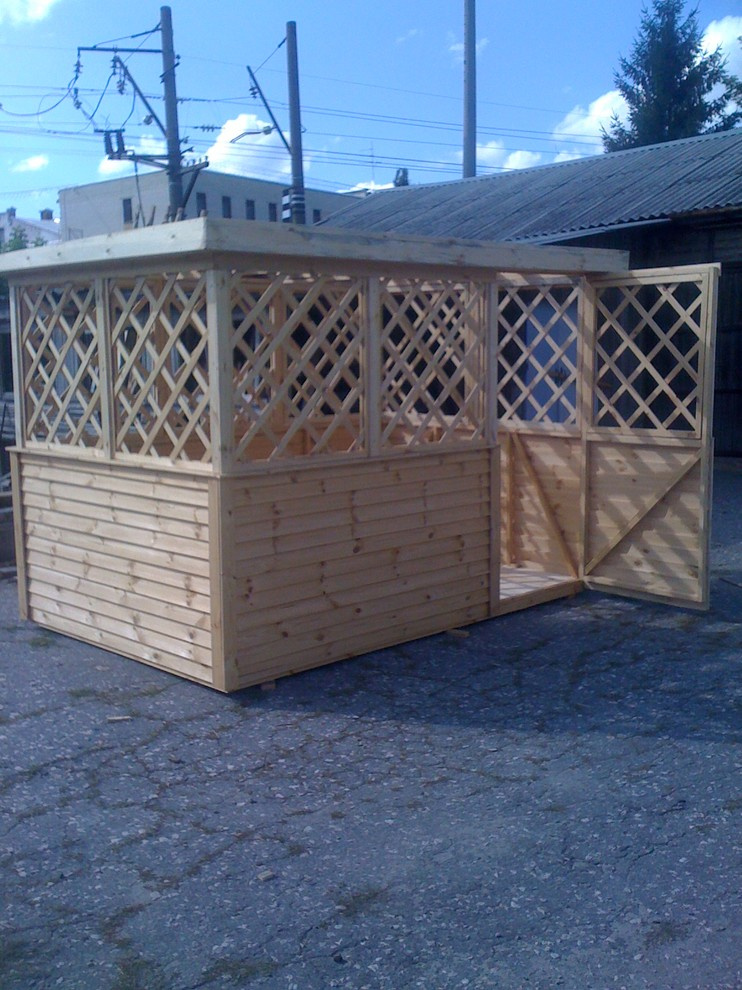 Туалет дачный из дерева в сборе