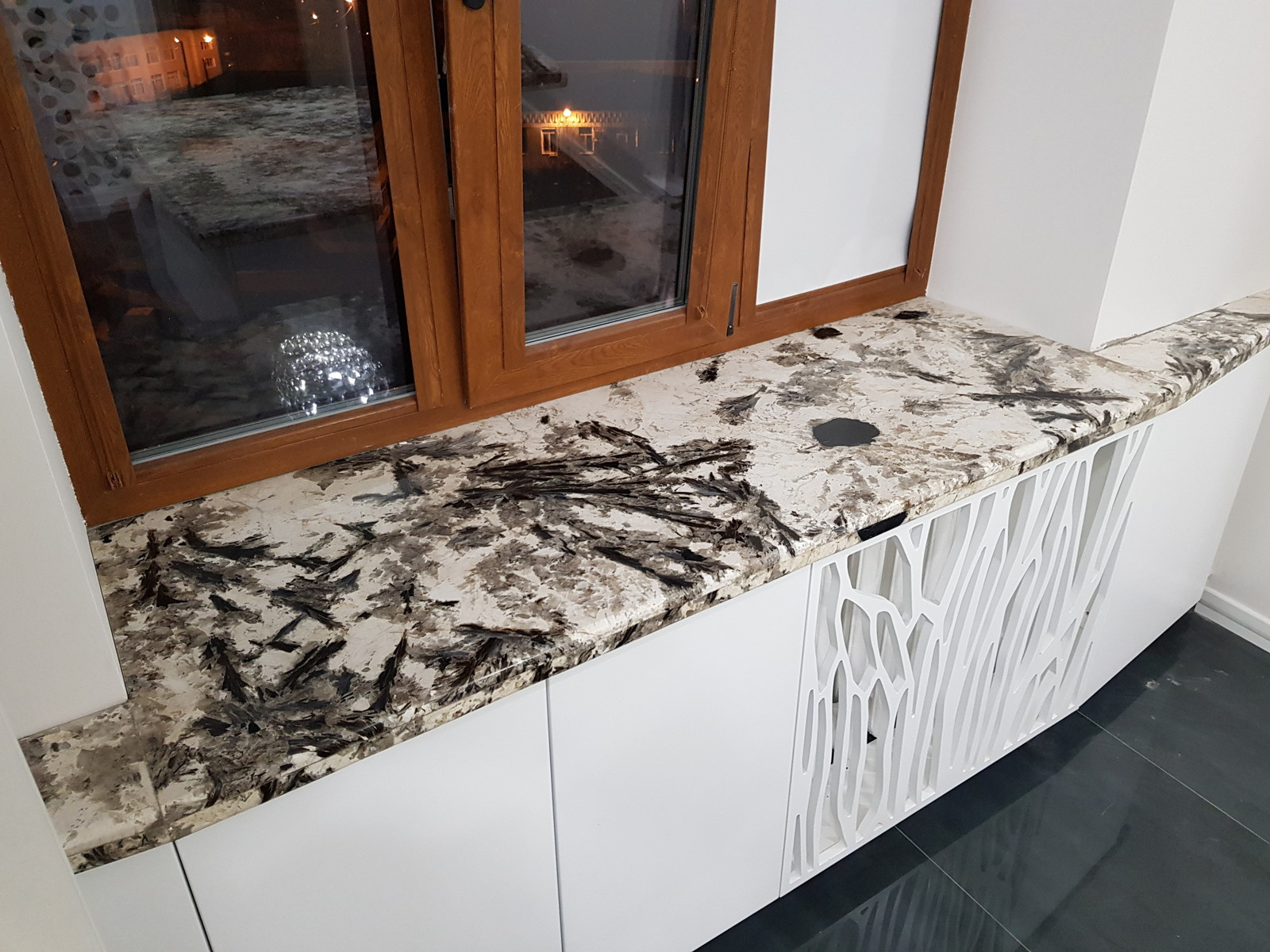 Гранит Alpinus в интерьере кухни